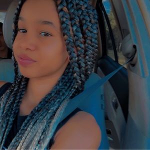 Meet your Posher, Issis